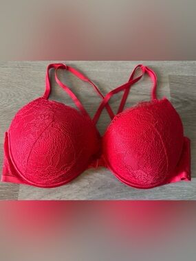Victoria’s Secret Red Lace Bombshell Plunge Bra adds 2 cup sizes 38C